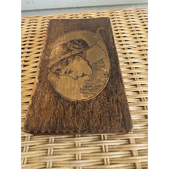 Antique 1910s Flemish Art Pyrography Box Art Nouveau Womans profile - Picture 4 of 9